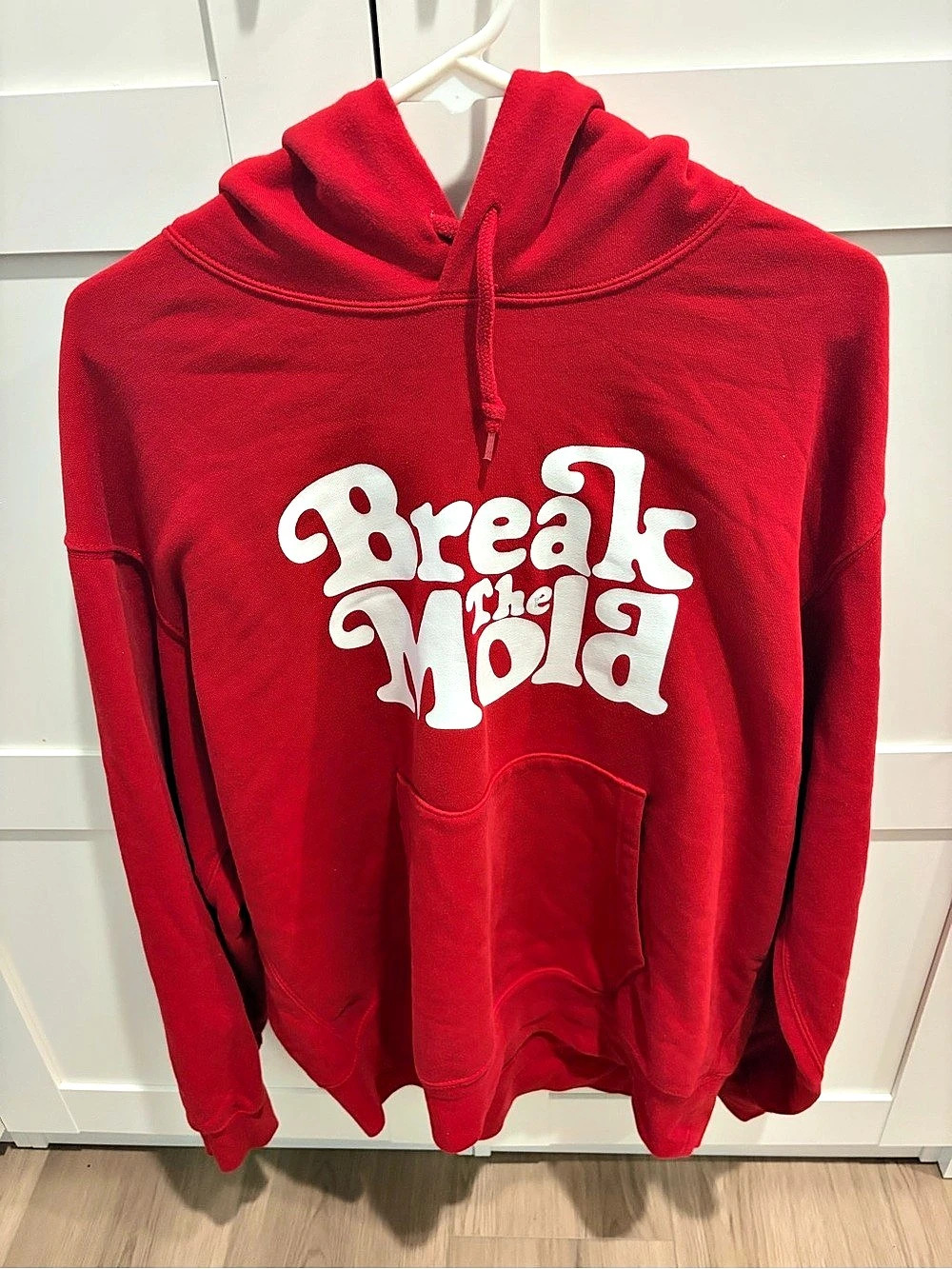 UNIQLO UT x VERDY collab Break The Mold Red Hoodie Size L 2019 Rise Again Rare